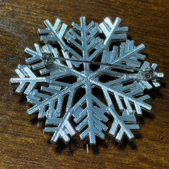 Snowflake Brooch - Picture 2 of 2